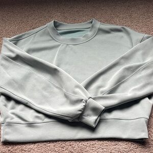 Lululemon size 6 Softstreme Crop sweatshirt